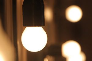 Ein besseres Raumgefühl dank akustischer Lampen