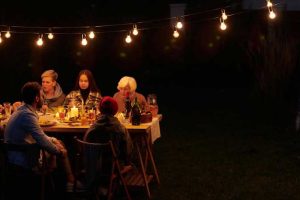 Frühlingshafte Lichtgestaltung im Garten