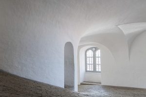 Wie Licht Decken höher wirken lässt