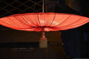 Was passiert, wenn du einen Raum nur mit einer Lampe beleuchtest