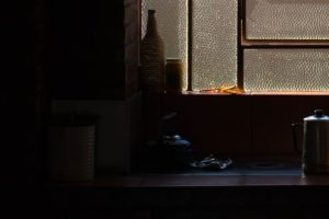 Warum dein Zuhause im Dunkeln oft besser wirkt als im Licht
