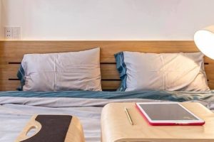 Was Hotels über Licht wissen, das viele Wohnungen nicht wissen