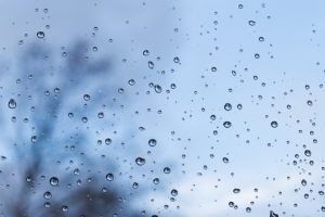 Licht für Regentage: So wirkt dein Zuhause weniger grau