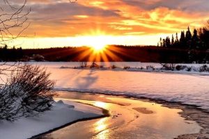 Warum Schnee die Nacht heller macht