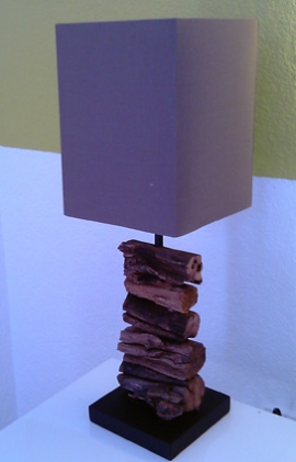 Lampenschirm auf Holzlampe