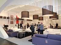 Deckenlampen mit Stoff-Lampenschirm bei der imm Möbelmesse Köln 2010