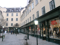 Aussenlampen einer Einkaufsstraße in Wien