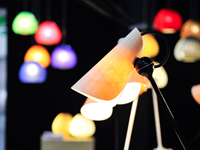 designer Tischleuchte - moderne Nachttischlampe - imm Möbelmesse 2011